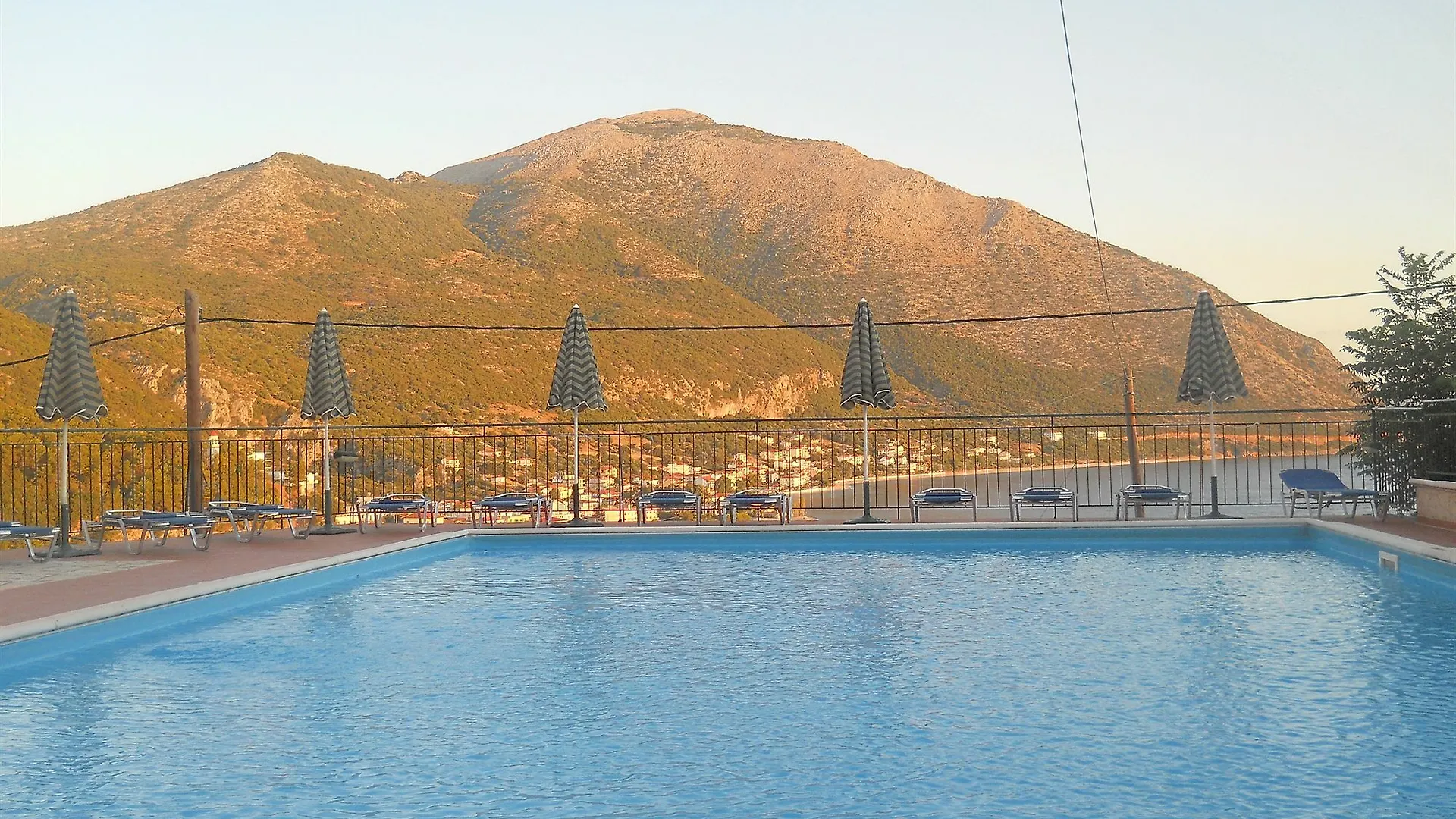 Hotel Oceanis ポロス